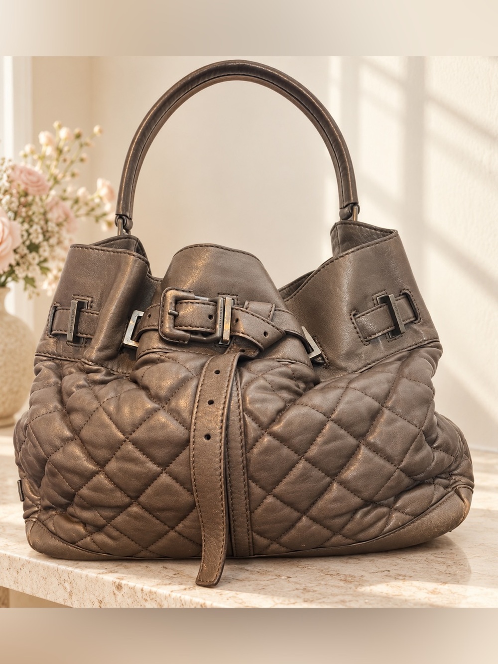 GORGEOUS large Burberry quilted Leather Shoulder Bag in chocolate Brown